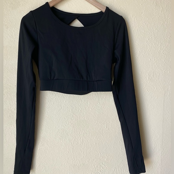 EUC Long-sleeve Open Back Athletic Top - Picture 1 of 3